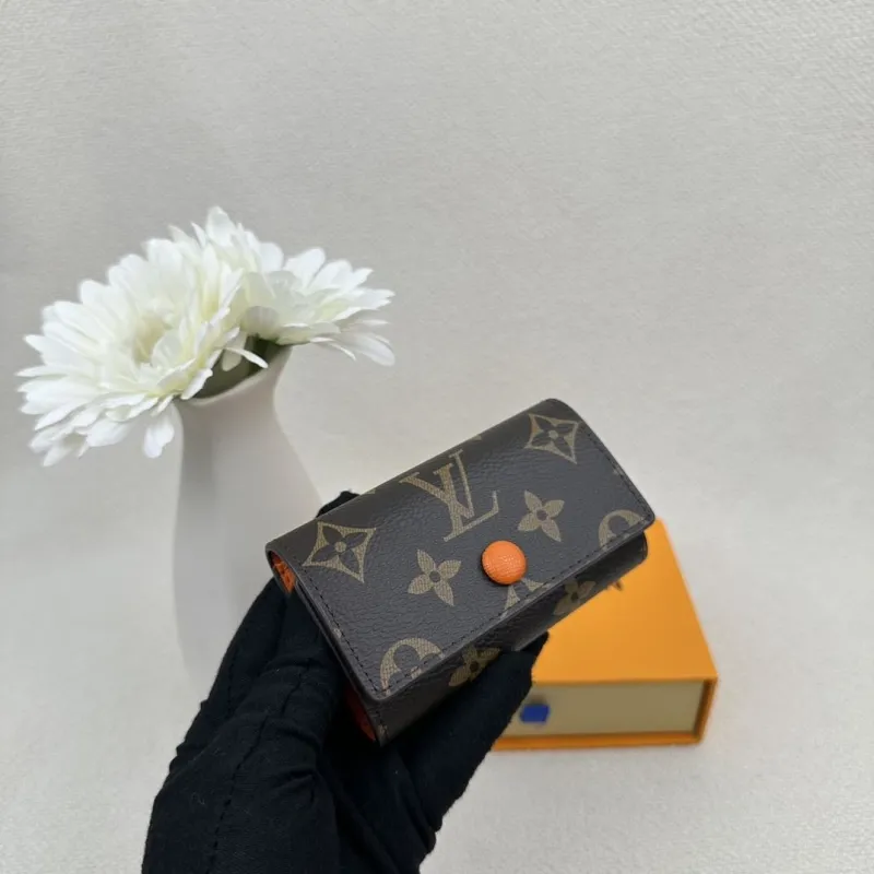 Alternative view of LV Wallets-2425