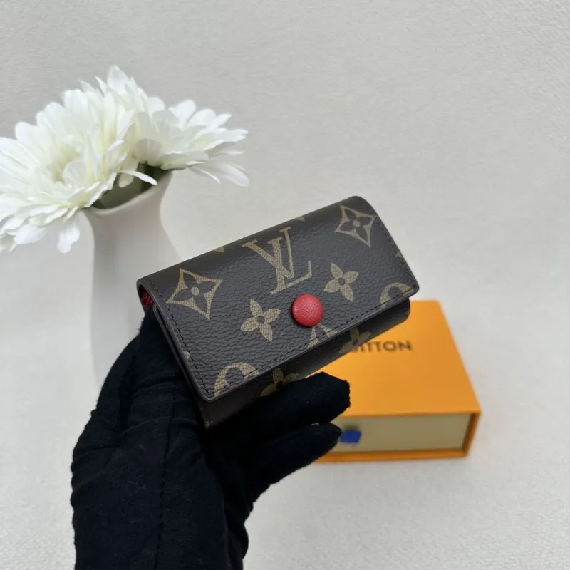 Alternative view of LV Wallets-2426