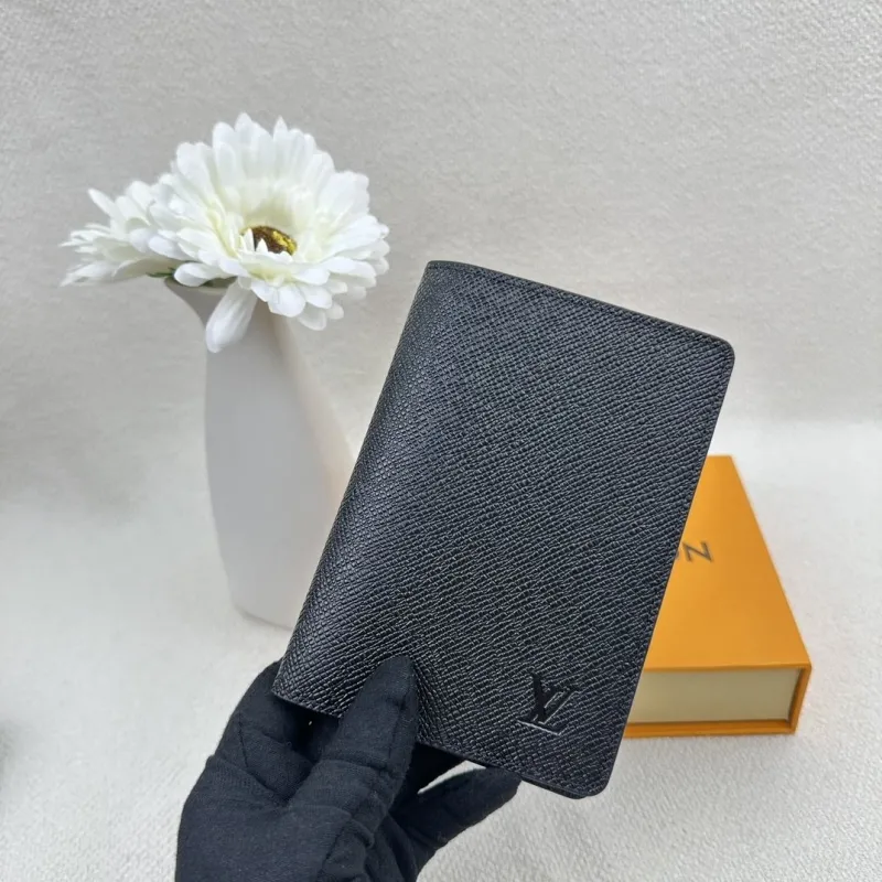 Alternative view of LV Wallets-2429