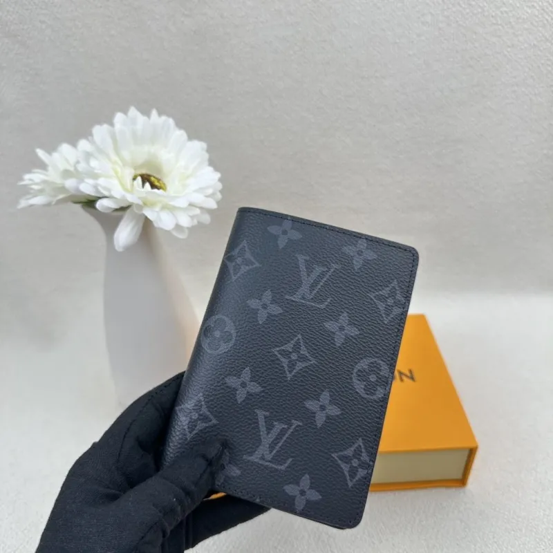Alternative view of LV Wallets-2430