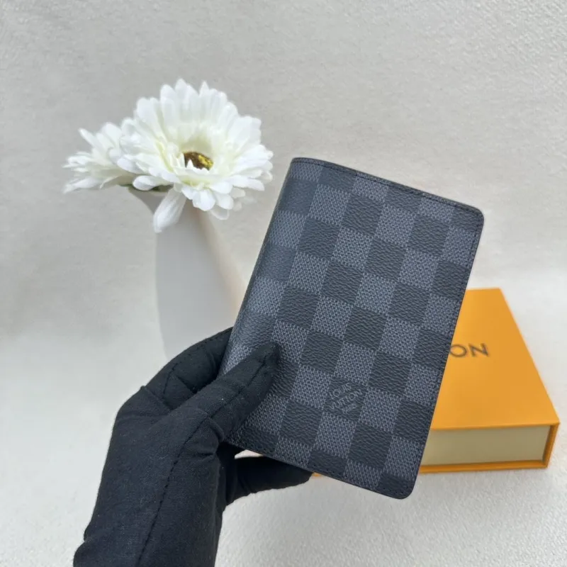 Alternative view of LV Wallets-2431