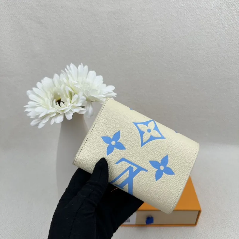 Alternative view of LV Wallets-2434