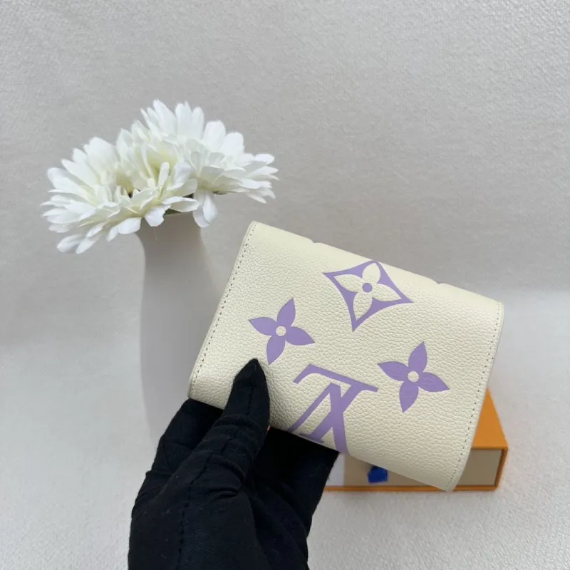 Alternative view of LV Wallets-2437