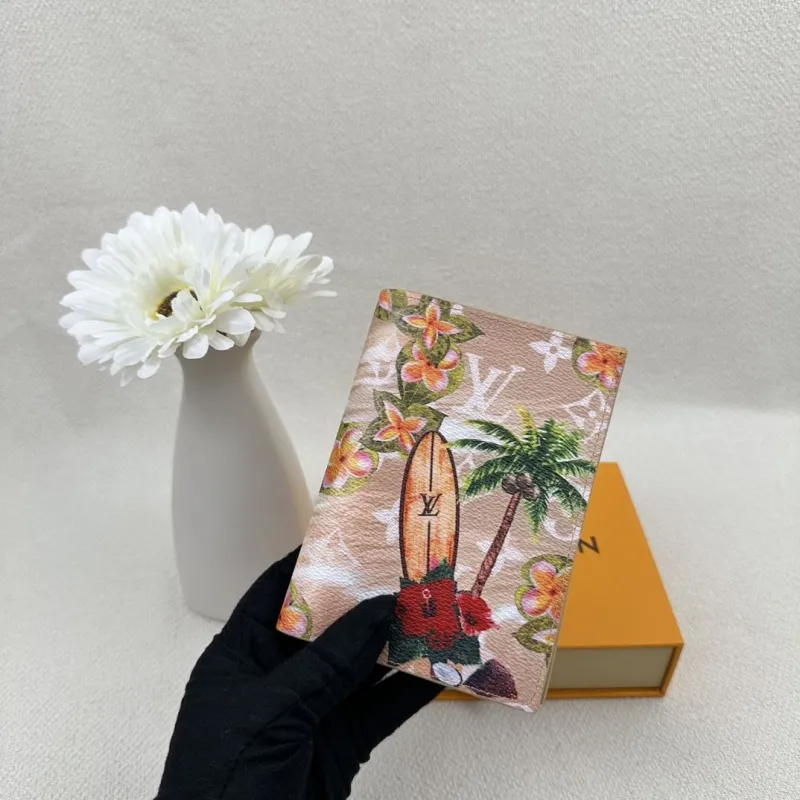 Alternative view of LV Wallets-2438