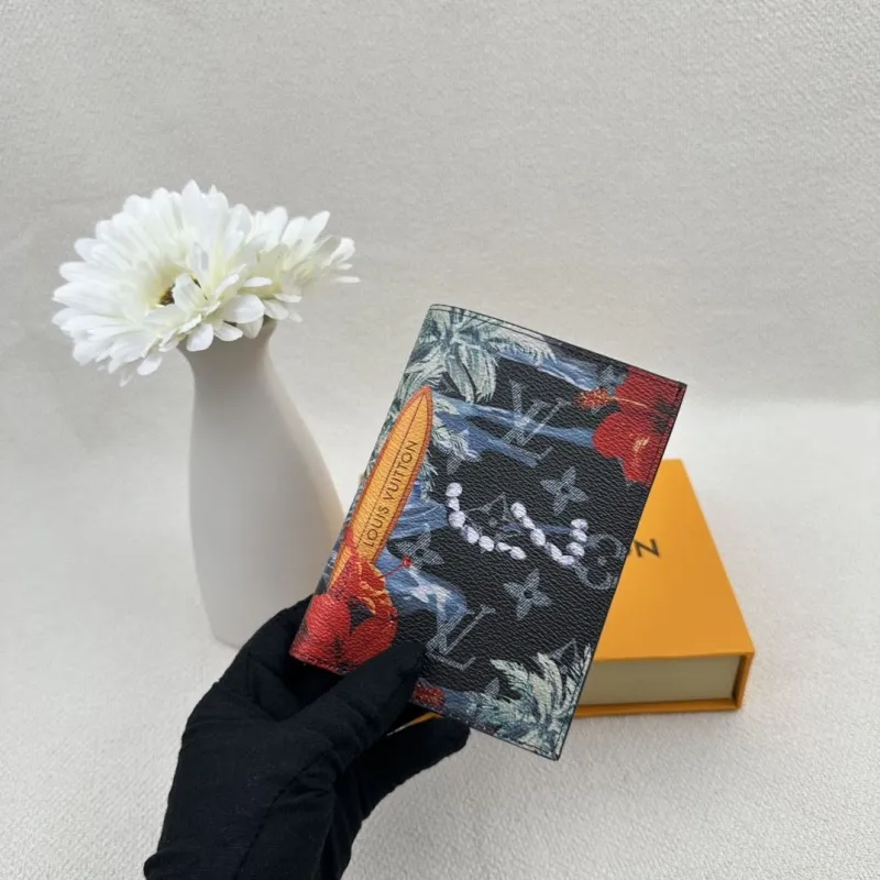 Alternative view of LV Wallets-2439