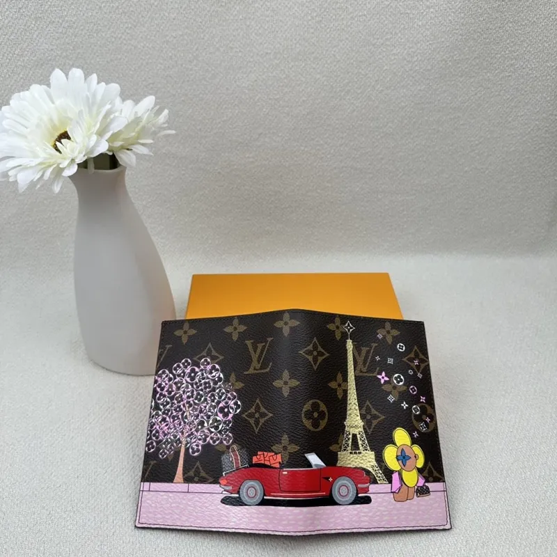 Alternative view of LV Wallets-2440