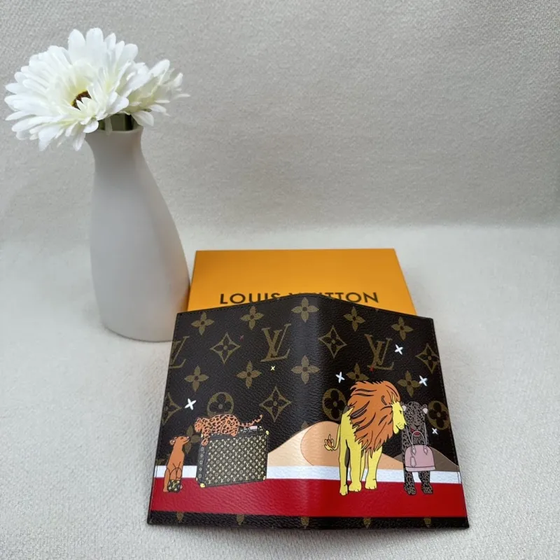 Alternative view of LV Wallets-2441