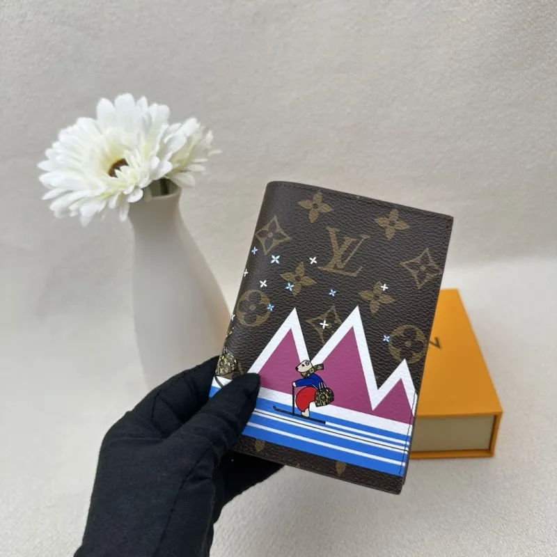 LV Wallets-2442