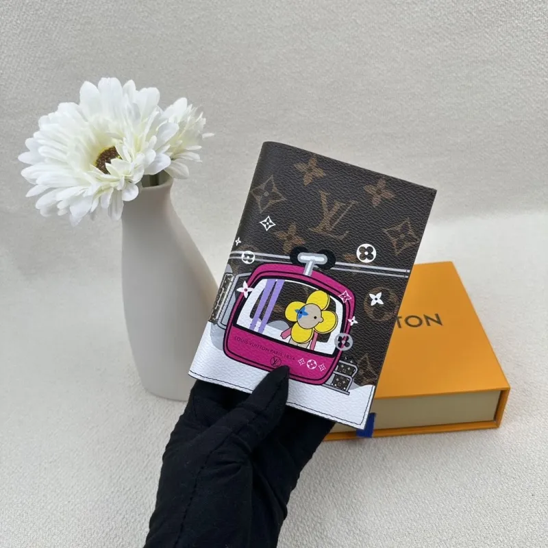 Alternative view of LV Wallets-2443