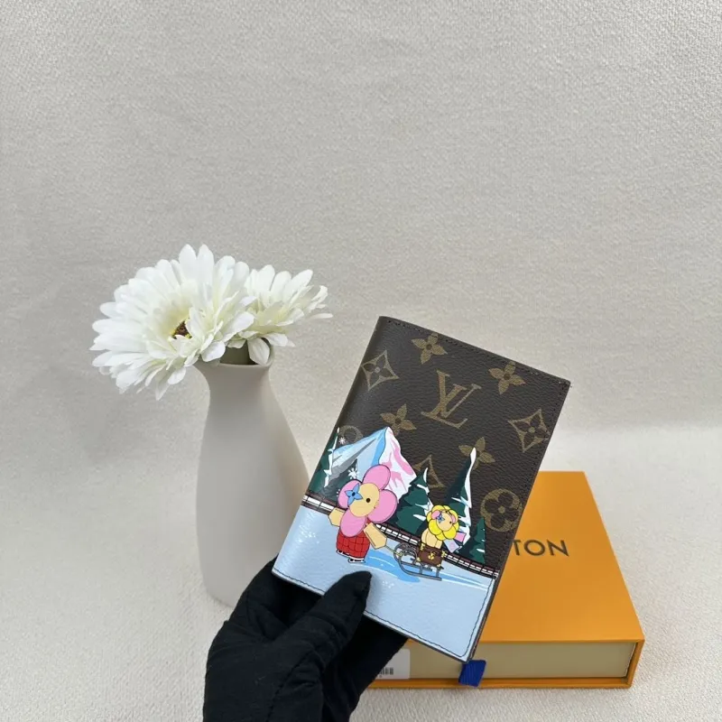 Alternative view of LV Wallets-2446