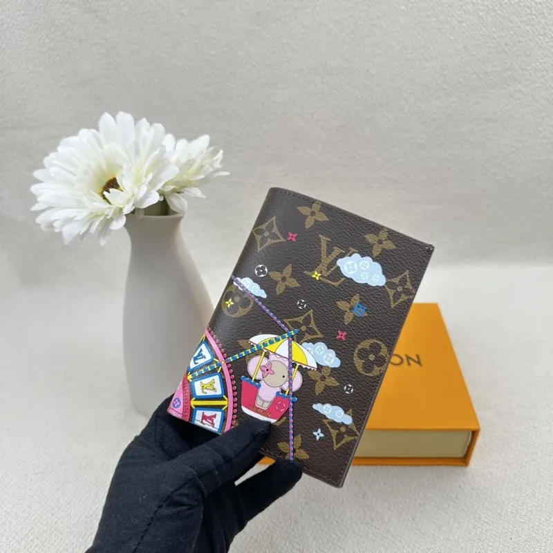 Alternative view of LV Wallets-2449