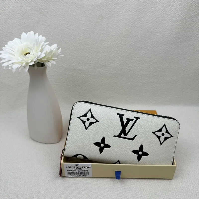 LV Wallets-2451