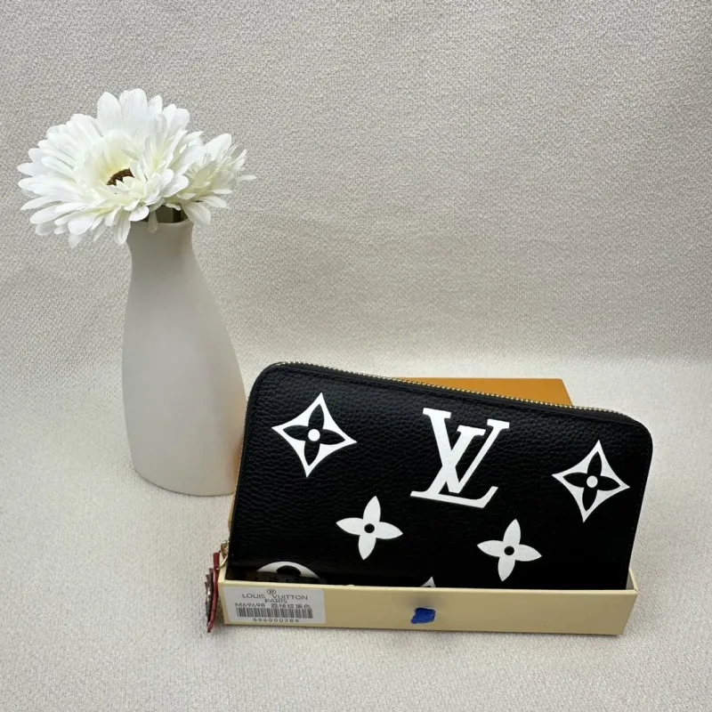 LV Wallets-2452