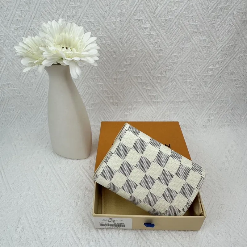Alternative view of LV Wallets-2453