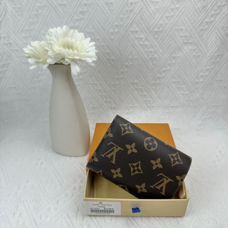 Alternative view of LV Wallets-2460