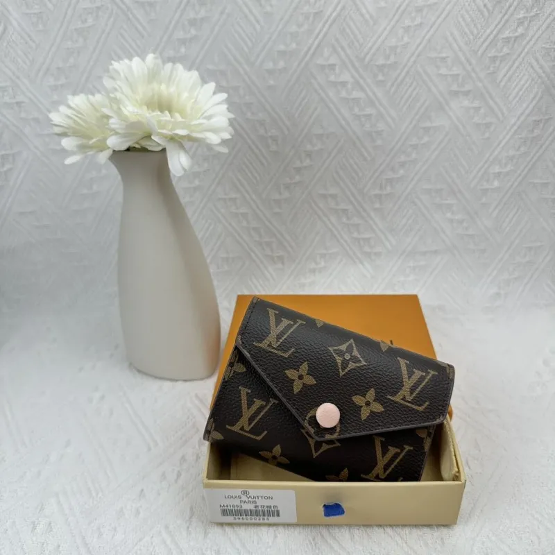 LV Wallets-2461