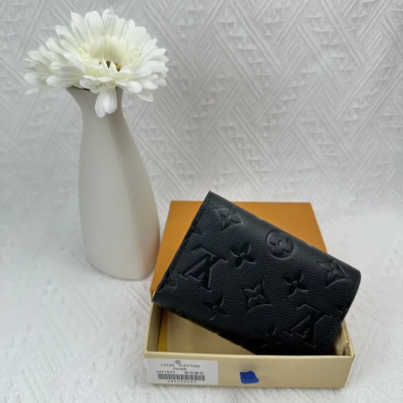Alternative view of LV Wallets-2462