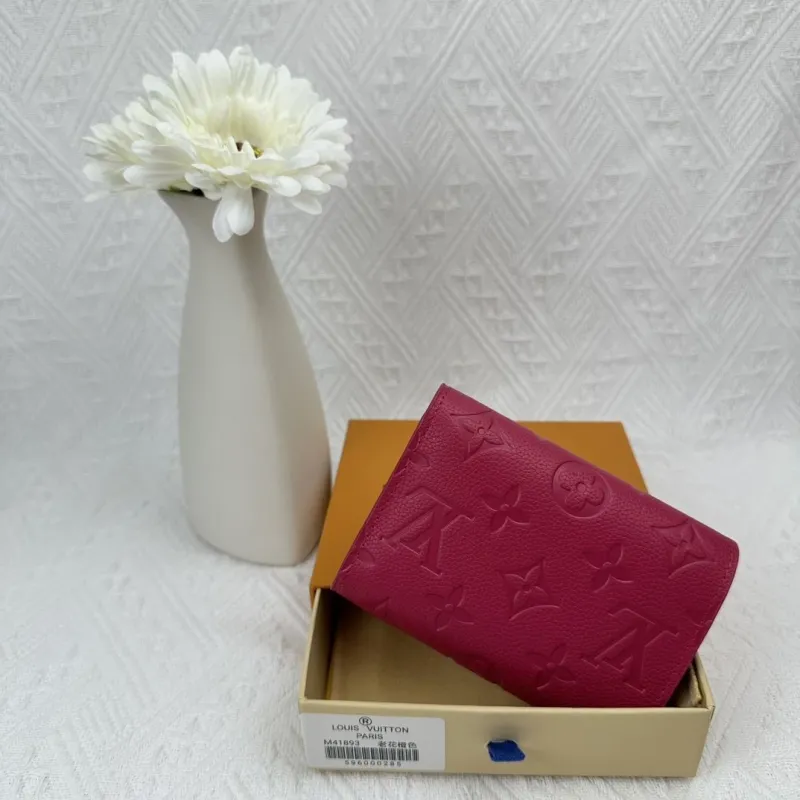 Alternative view of LV Wallets-2463