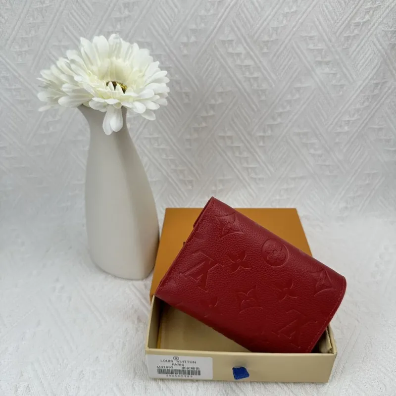 Alternative view of LV Wallets-2464