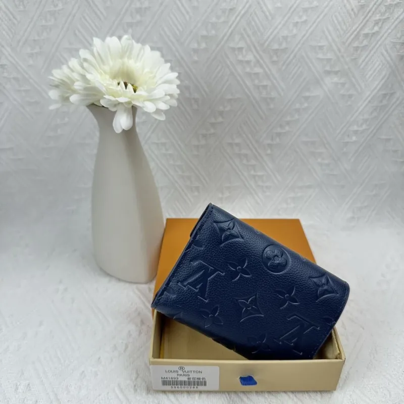 Alternative view of LV Wallets-2465