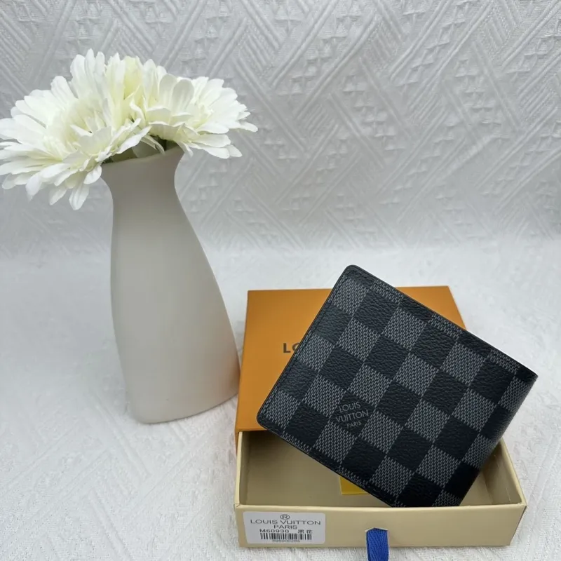 Alternative view of LV Wallets-2468
