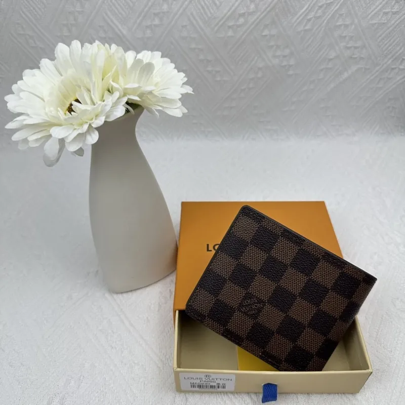 Alternative view of LV Wallets-2469
