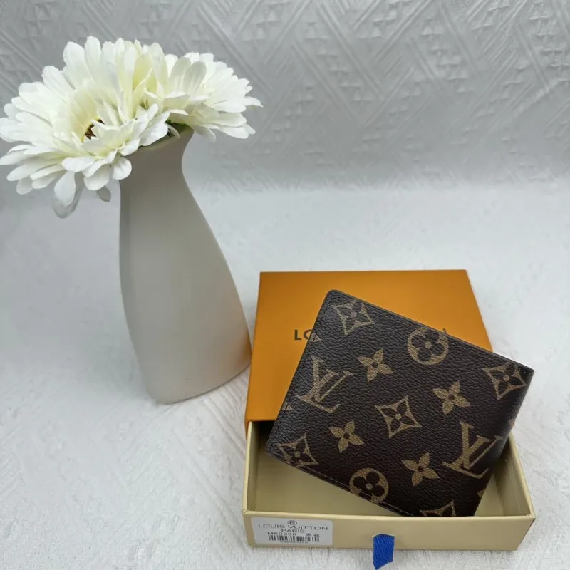 Alternative view of LV Wallets-2472