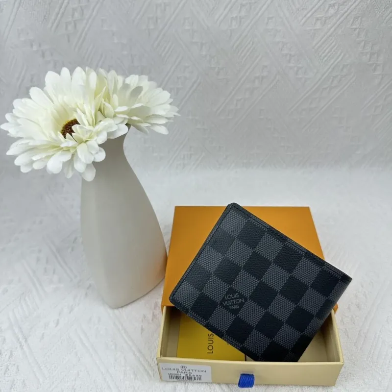Alternative view of LV Wallets-2473