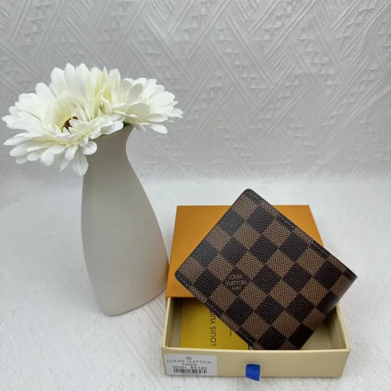 Alternative view of LV Wallets-2474