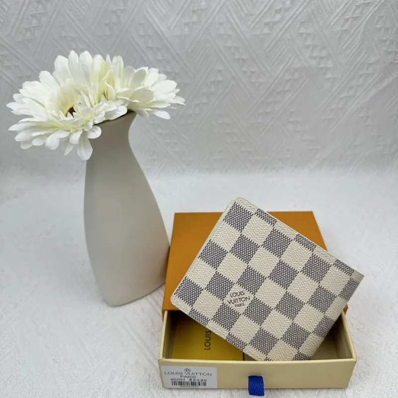 Alternative view of LV Wallets-2475