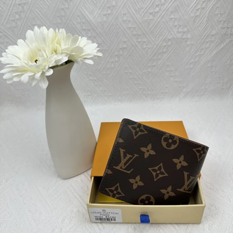 Alternative view of LV Wallets-2476