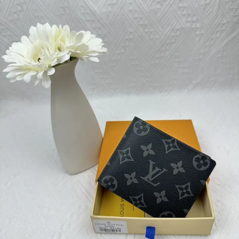 LV Wallets-2477