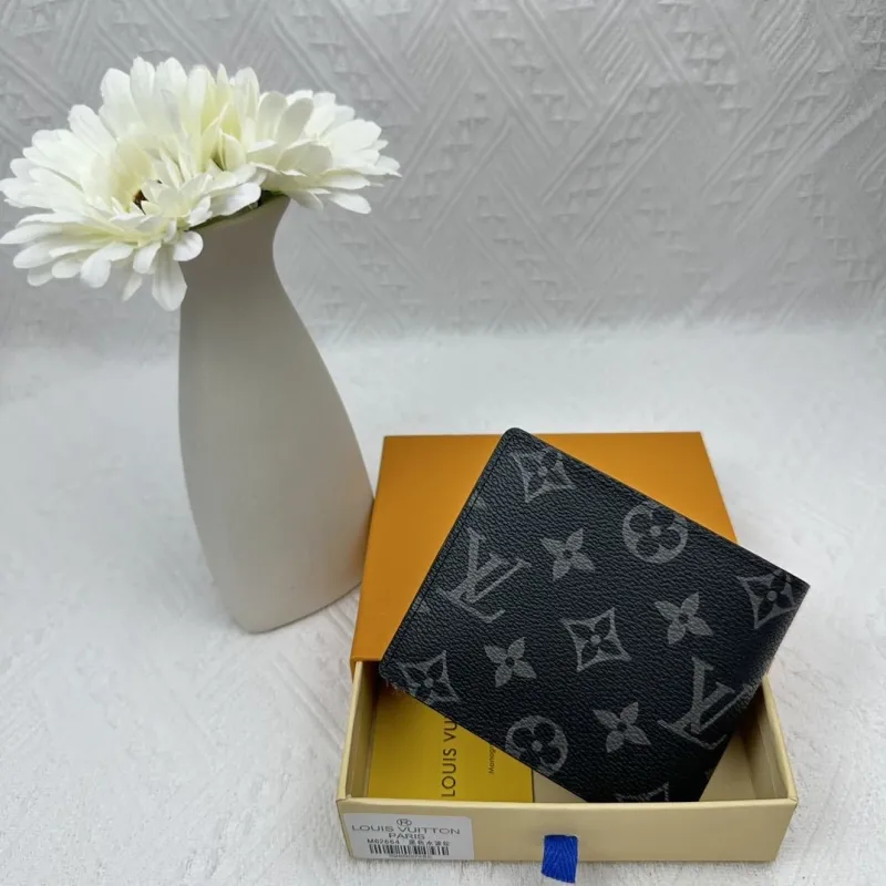 Alternative view of LV Wallets-2477