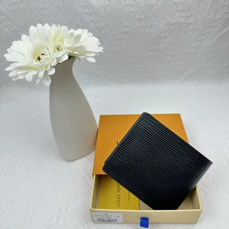 Alternative view of LV Wallets-2478
