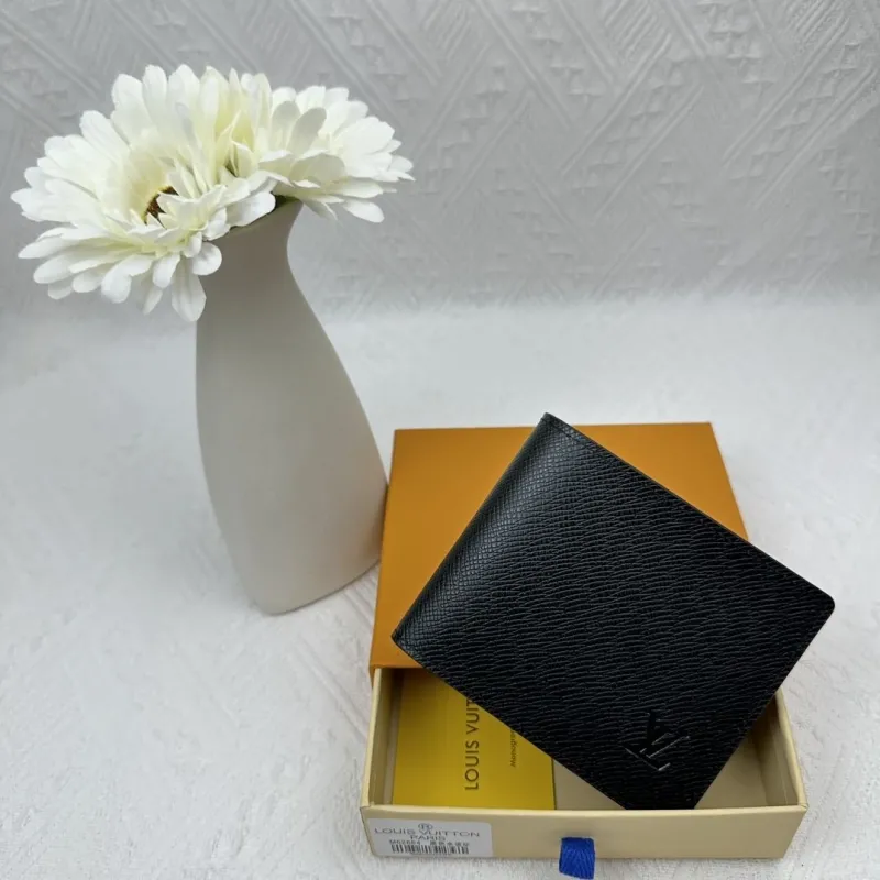 LV Wallets-2479