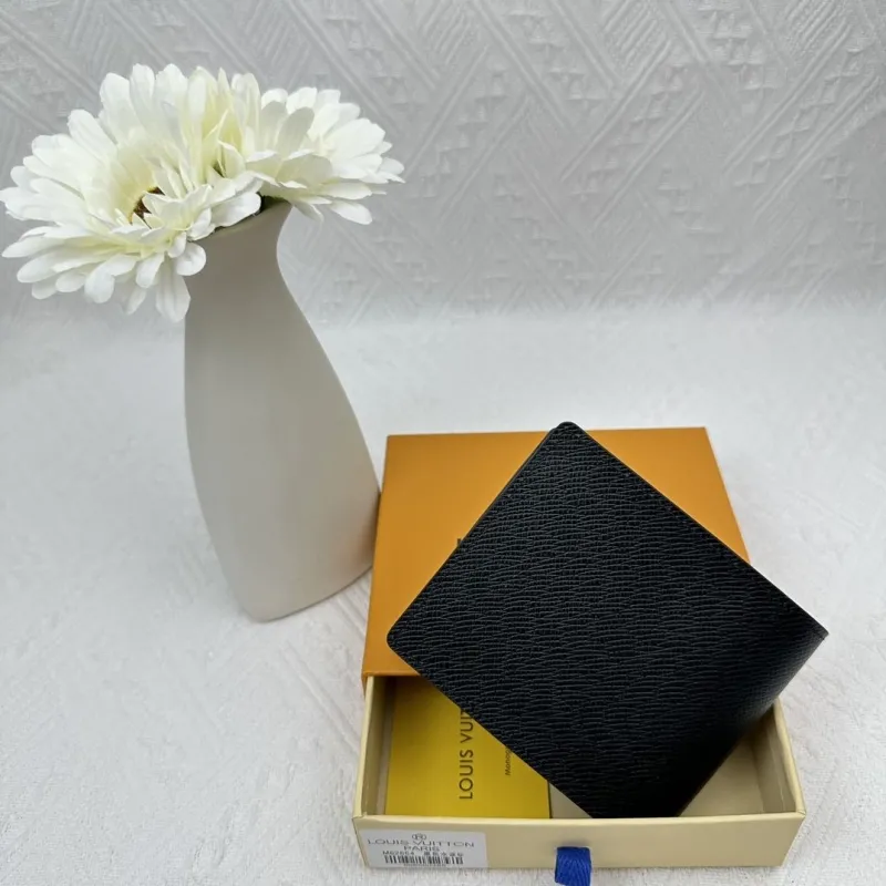 Alternative view of LV Wallets-2479