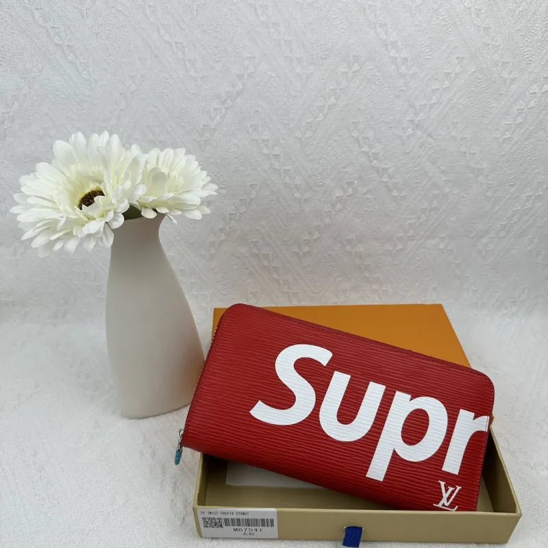 LV Wallets-2480