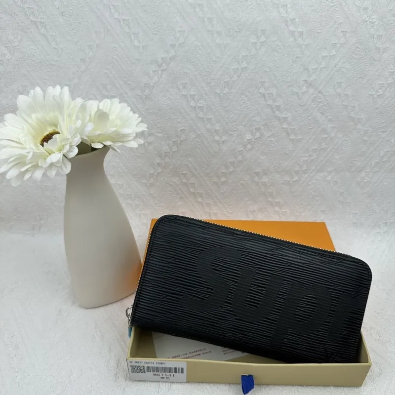 LV Wallets-2481