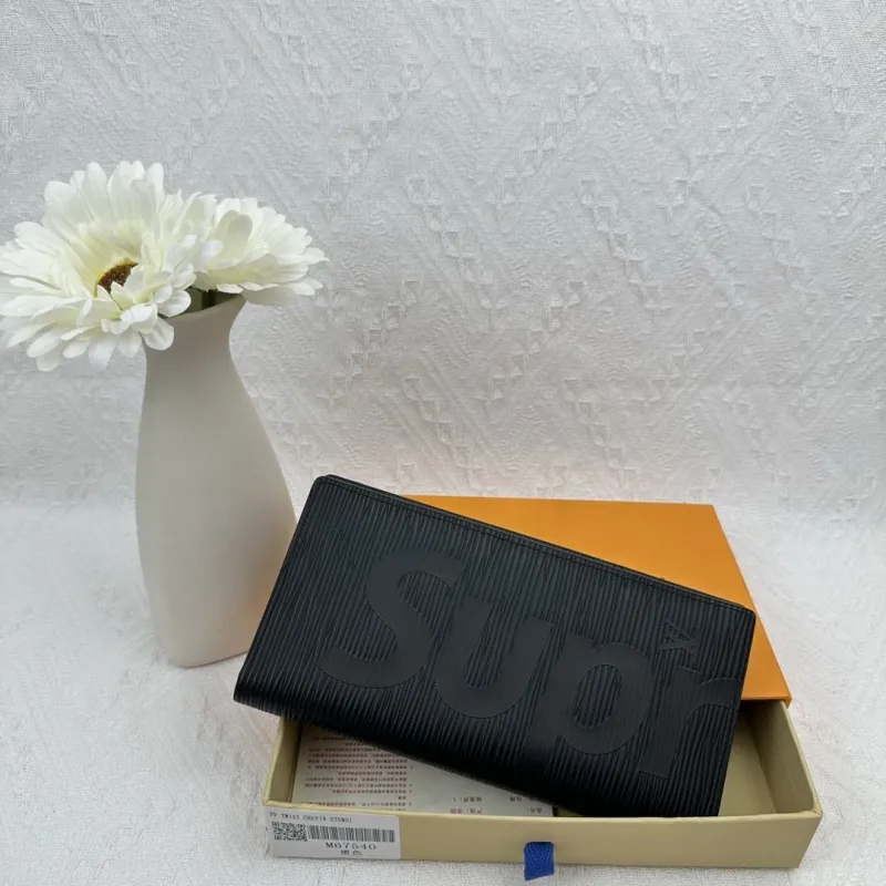 LV Wallets-2482