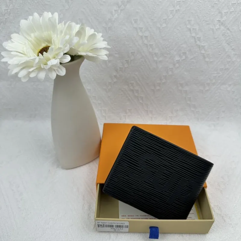 LV Wallets-2484
