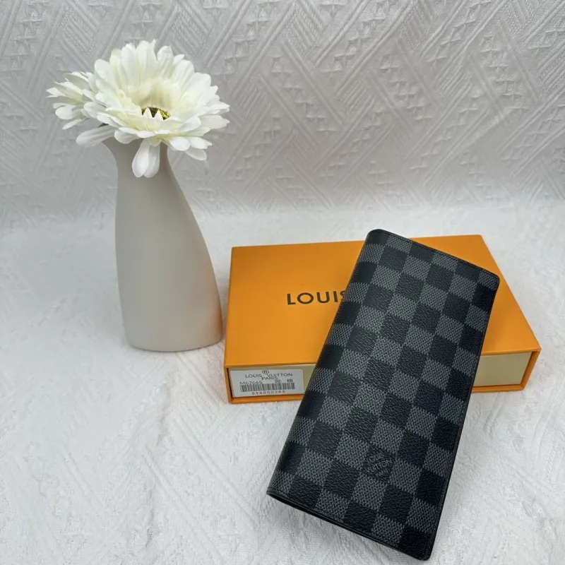 LV Wallets-2486