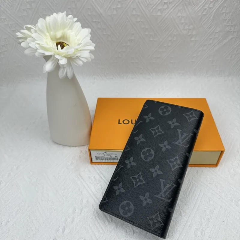 Alternative view of LV Wallets-2487
