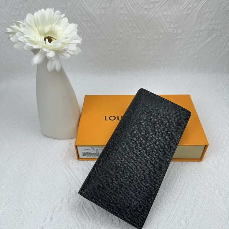 LV Wallets-2488