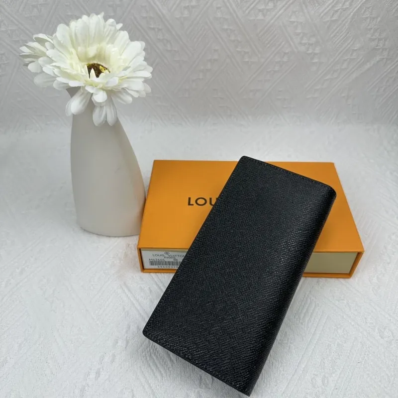 Alternative view of LV Wallets-2488