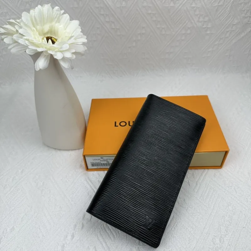 LV Wallets-2489