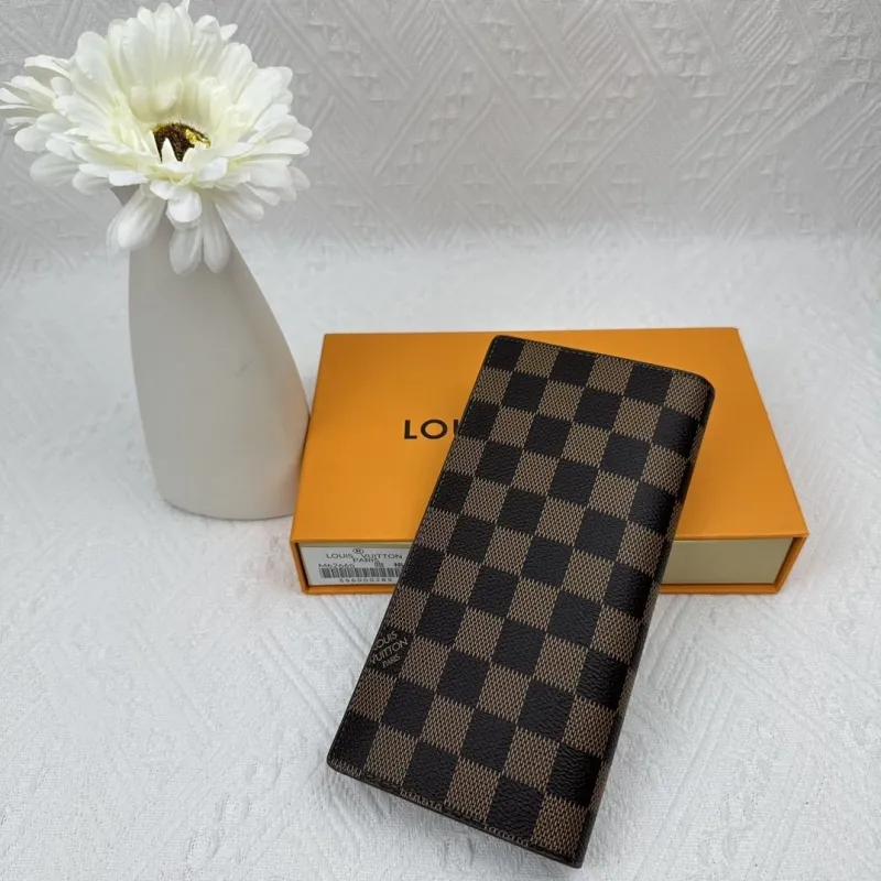 Alternative view of LV Wallets-2490
