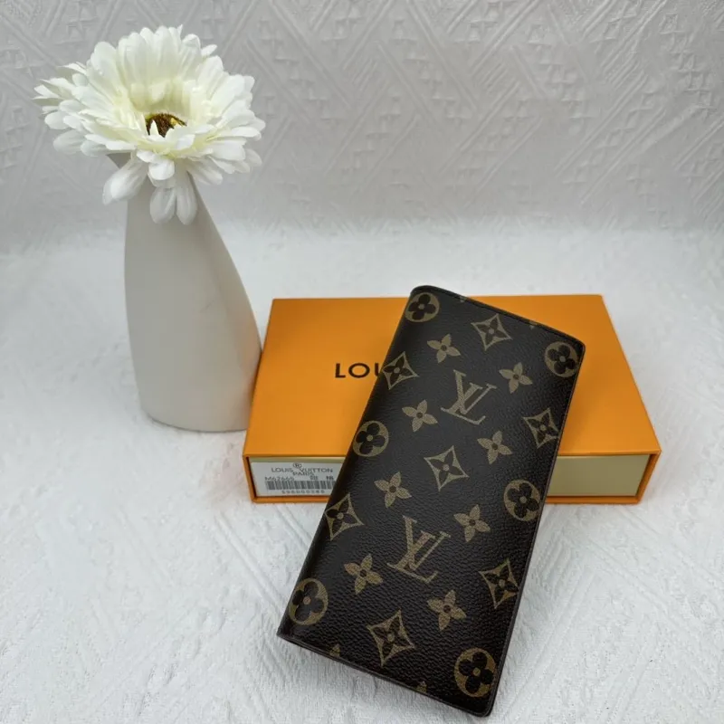 LV Wallets-2491