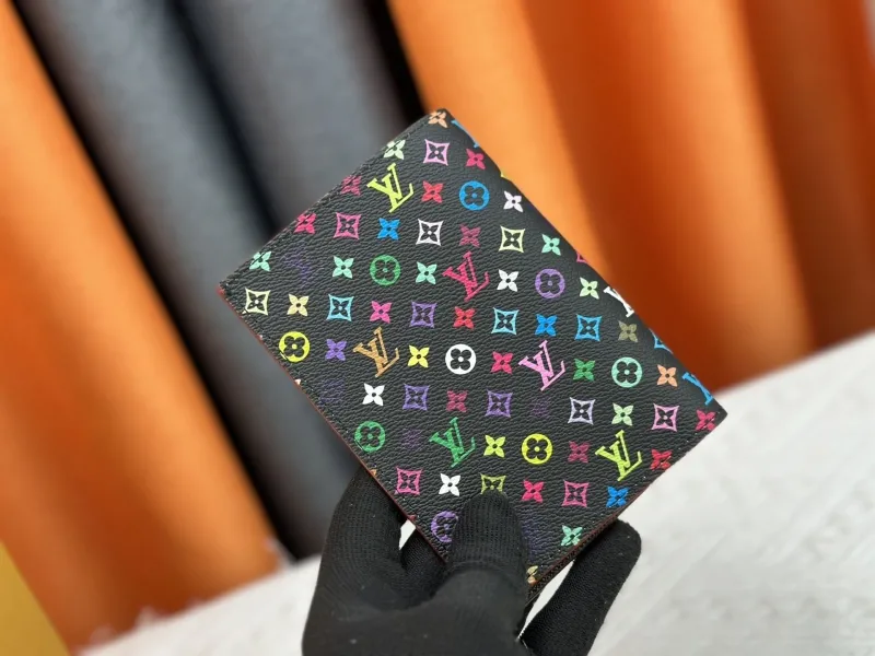 Alternative view of LV Wallets-2493