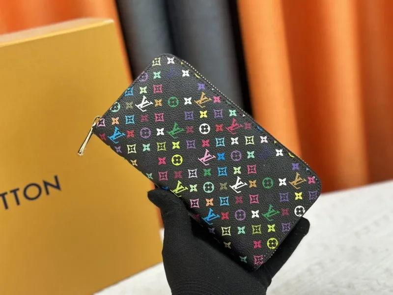 LV Wallets-2494