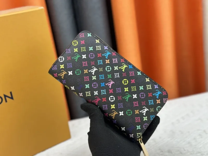 Alternative view of LV Wallets-2494